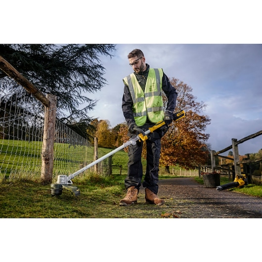 18V XR String Trimmer -  1x 5.0Ah