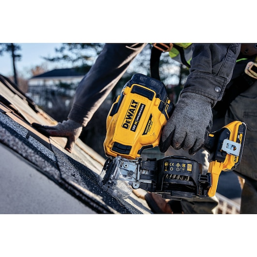 18V XR Cordless Roofing Nailer - 2 x 2Ah