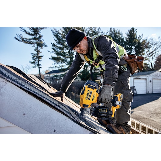 18V XR Cordless Roofing Nailer - 2 x 2Ah